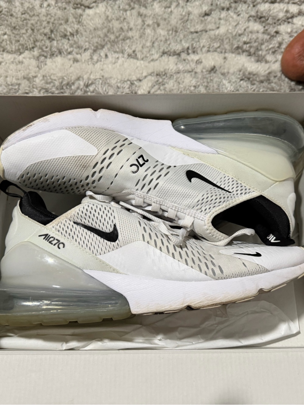 Nike Men's White/Black Air Max 270 Lightweight Sneakers